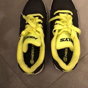 Heelys size 7 excellent condition - the shoe with wheels !